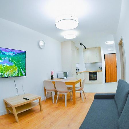 Elegant Two-Room Apartment, Sleeps 4, Near Turon Arena, With Balcony 크라쿠프 외부 사진