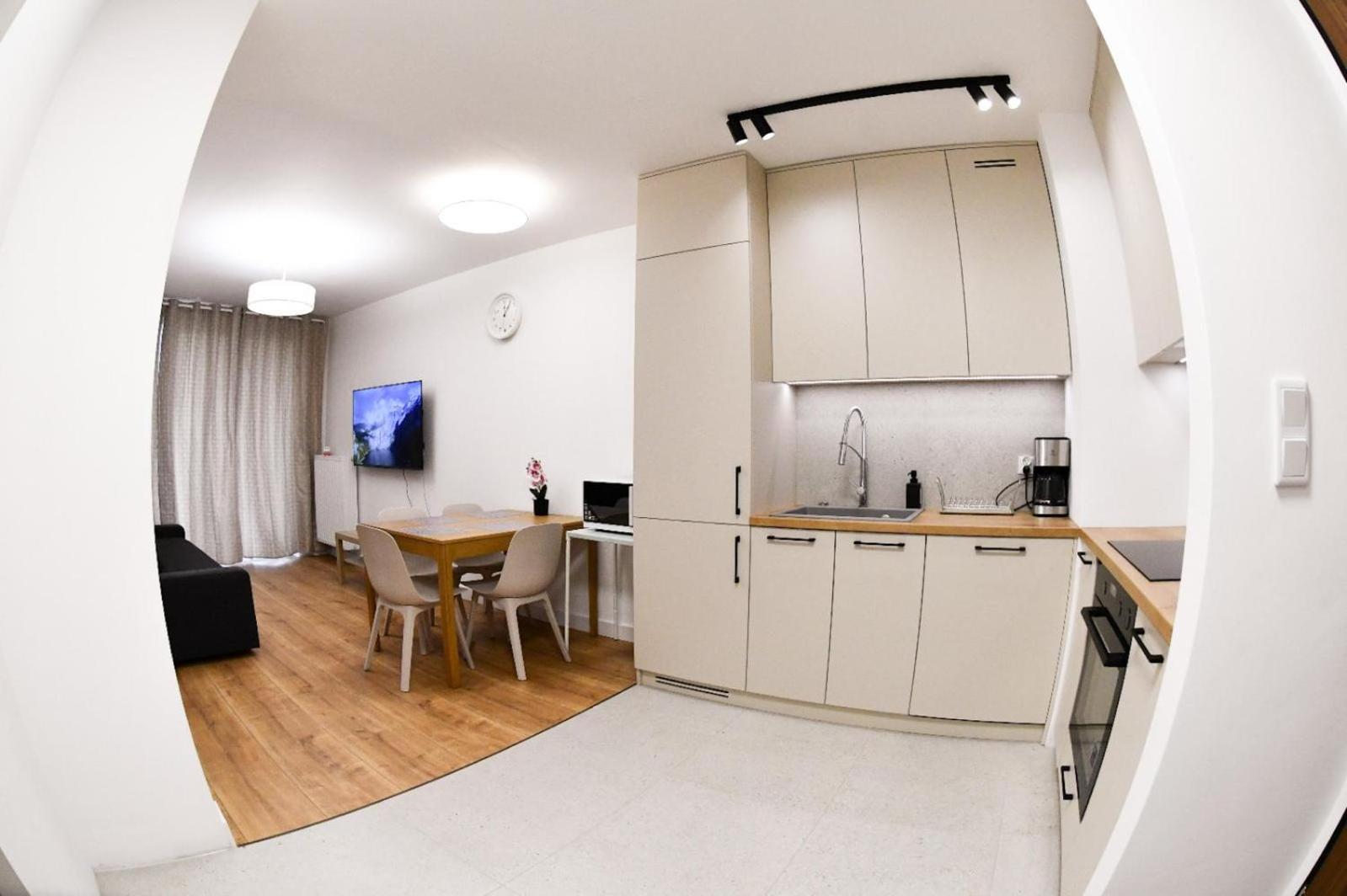 Elegant Two-Room Apartment, Sleeps 4, Near Turon Arena, With Balcony 크라쿠프 외부 사진